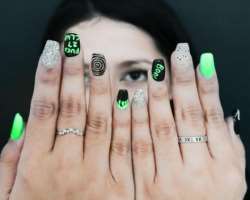 Nessie is a big fan of nail arts and got them done through two cents on the occasion of Haloween in 2020.